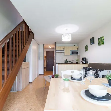 Apartment 8 Personnes Avec Balcon Sud, Navette Telecabine A Proximite, - Fr-1-296-388